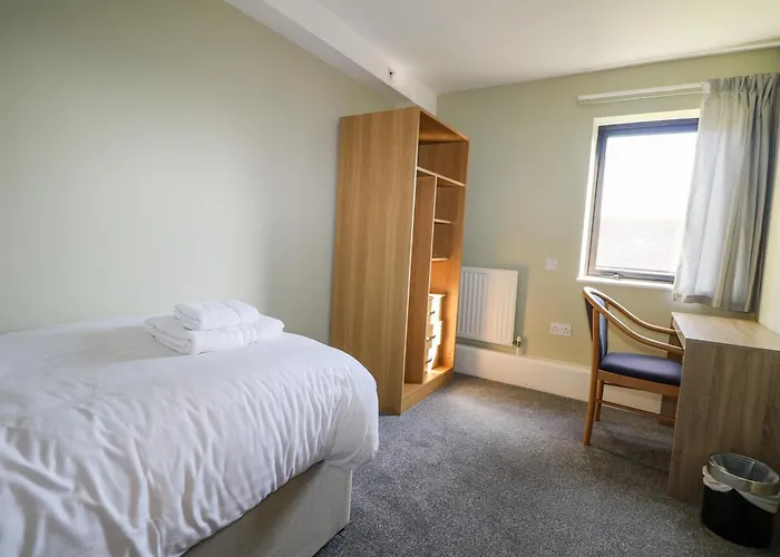 Flat 32 - Marine Court